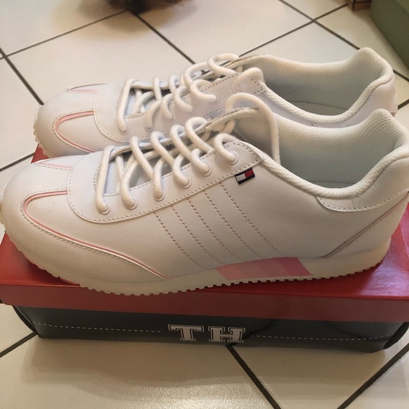 🎁SALE🎁 BNIB 2000s Y2K Tommy Hilfiger Sneakers - Picture 1 of 5